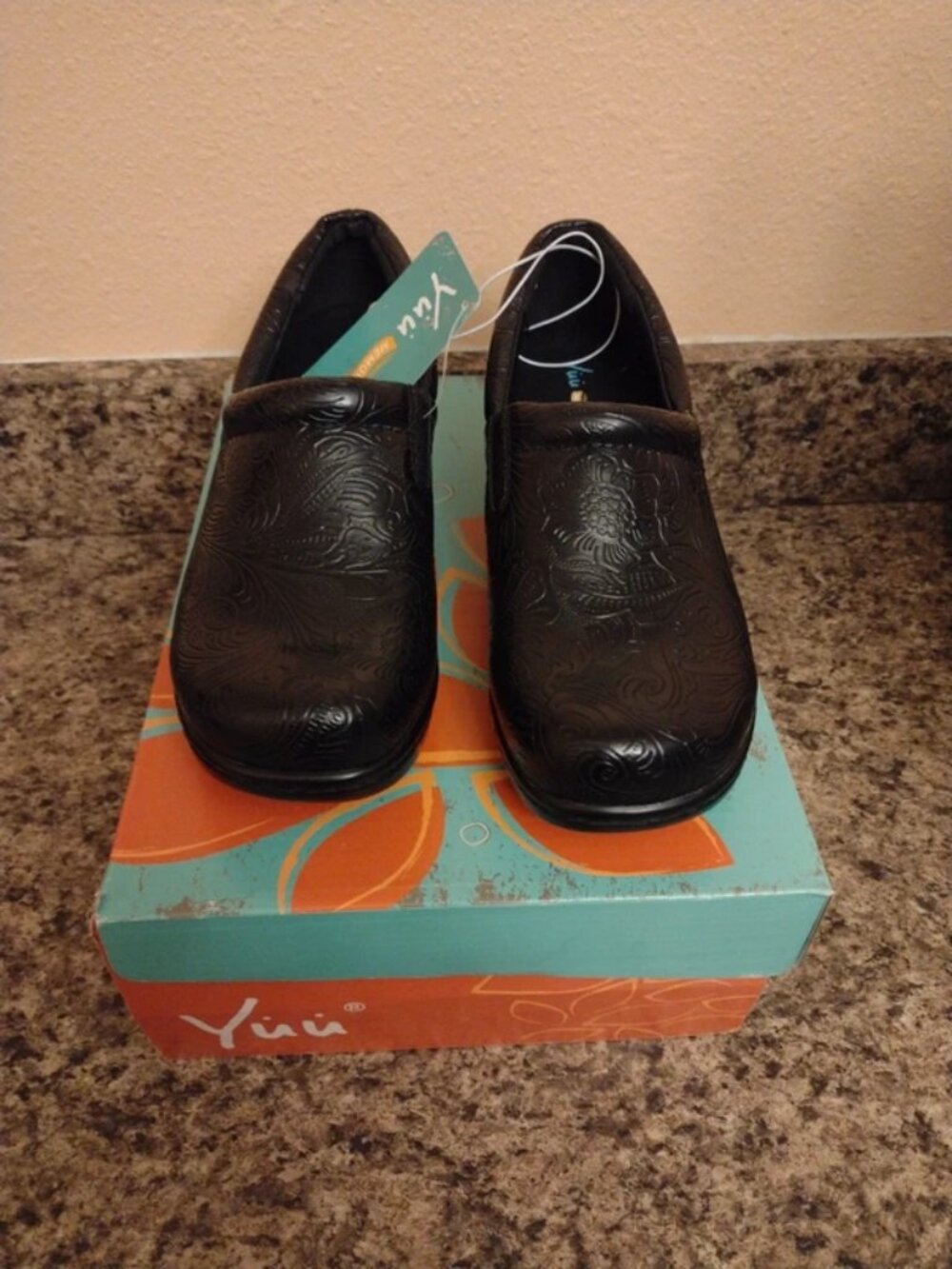 Yuu tooled black clogs - size 7